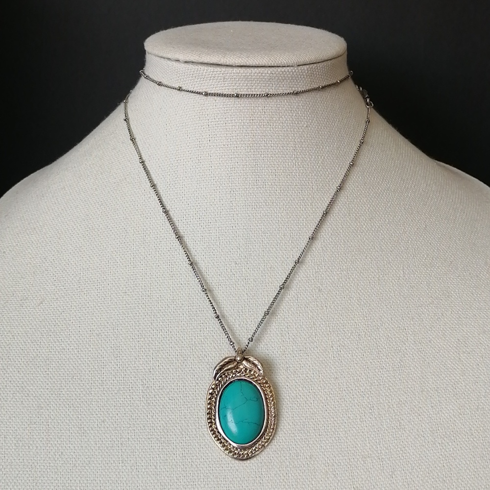 Faux Turquoise Teardrop Pendant Southwestern Style Silvertone Chain Necklace